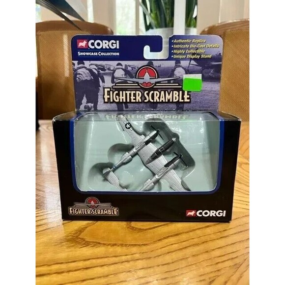 CORGI SHOWCASE COLLECTION FIGHTER SCRAMBLE P-38 LIGHTNING PACIFIC "LITTLE EVA" - Picture 1 of 11